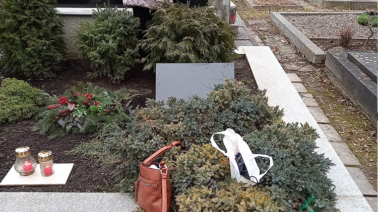 Takhle ne, paní!  Co ta kabelka?