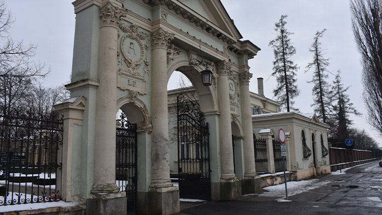 Do rekonstrukce hřbitovní brány a správního domku magistrát investuje deset milionů korun