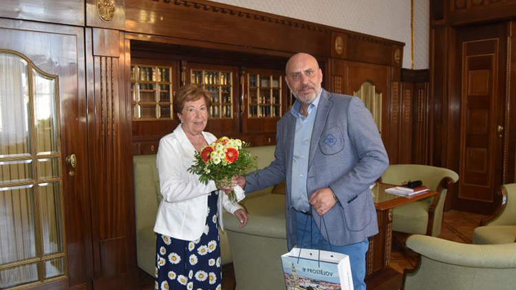 Akce 10 000 kroků pro sebe uzmula  86letá paní Marta