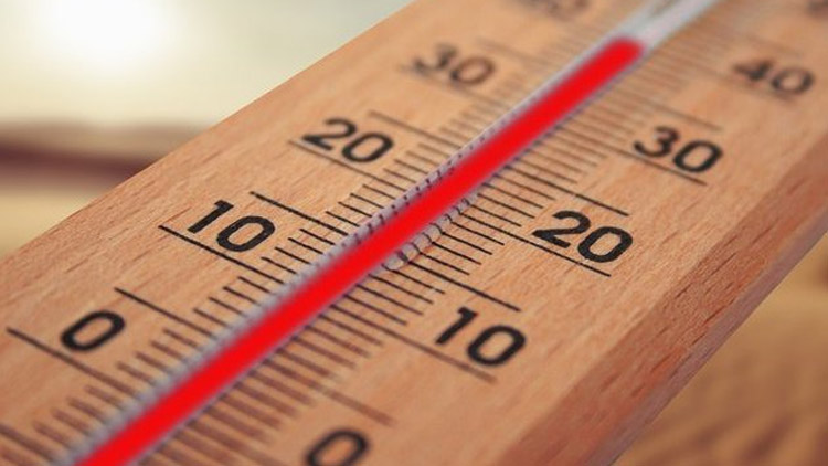 Na plavky si počkáme