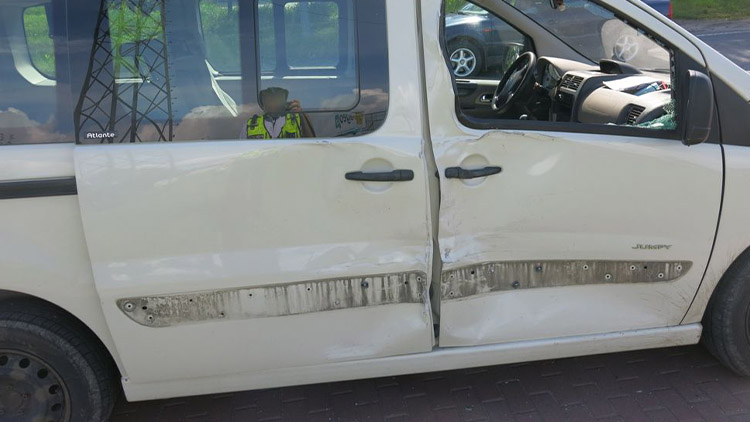 Dodávka kamion nepřetlačila...