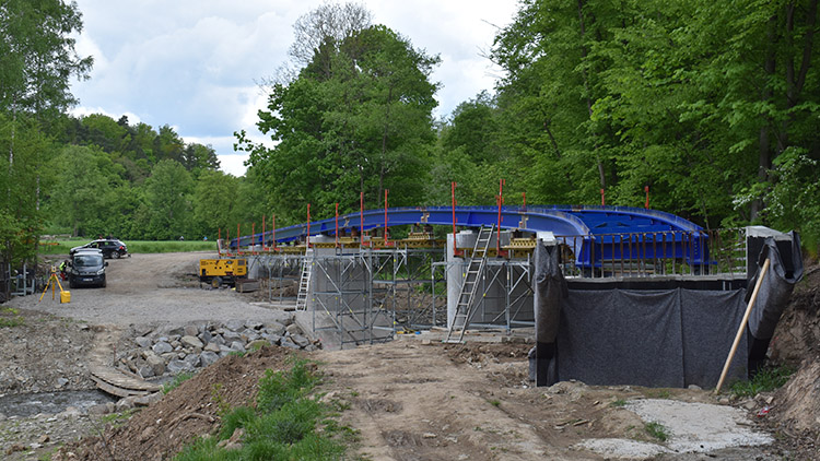 Na cyklostezce u přehrady už najdete nový most 