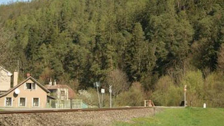 Ve Stražisku opravují přejezdy 