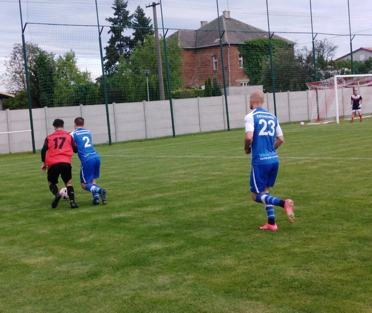 V Kostelci padlo hned osm branek