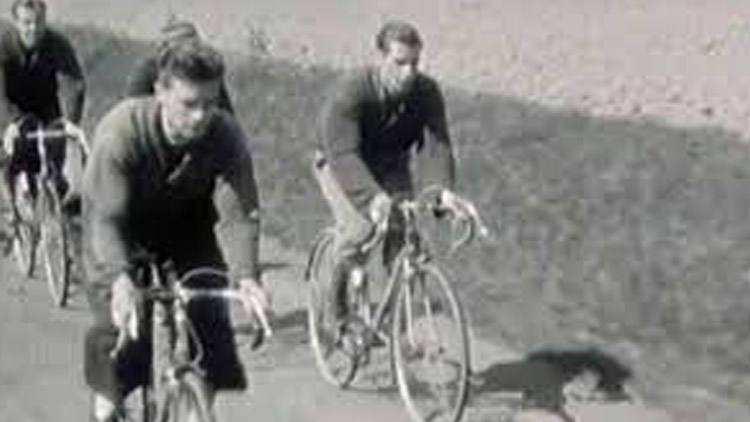 KVĚTNOVÉ POHLEDY DO KRONIK  aneb od cyklistiky po nezaměstnanost