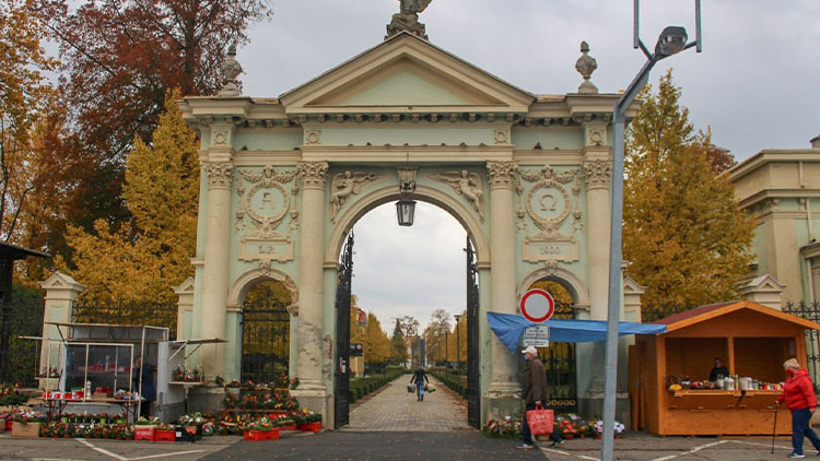 Řešit se má i dopravní situace před hřbitovem