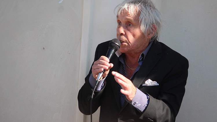 Fenomén Saudek vystavil své dílo a uspokojil fanynky  