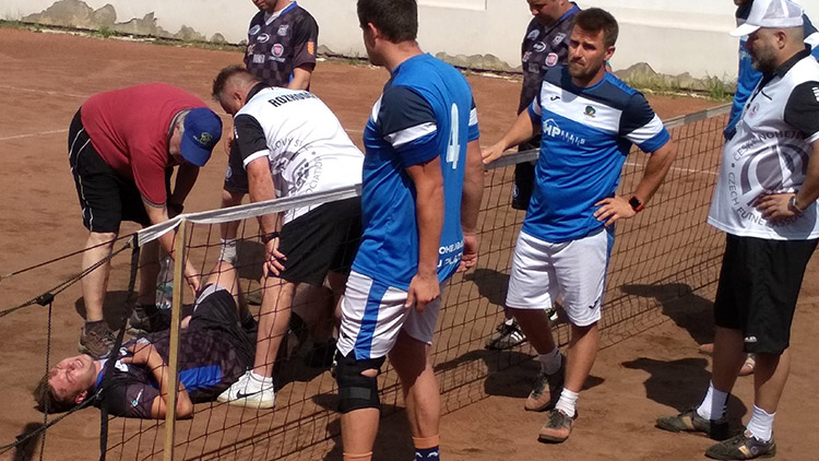 Bojovník Lukáš Pírek obětavě pokračoval  v utkání i s nataženým stehenním svalem