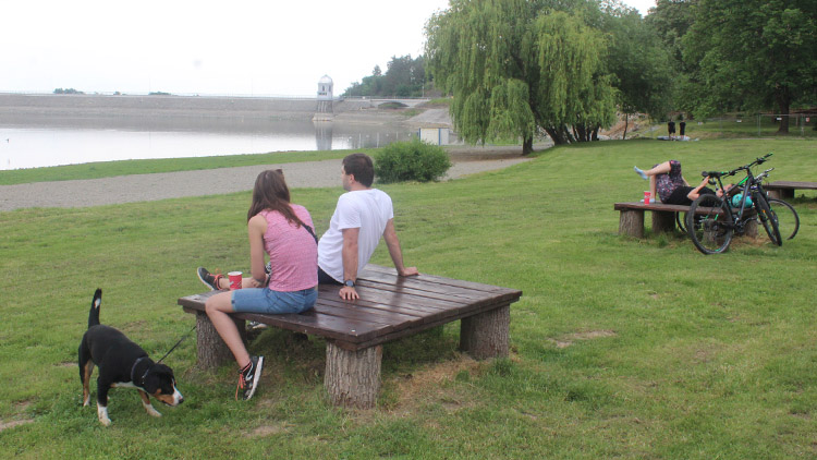 Koupání na přehradě? Stále jen pro otrlé