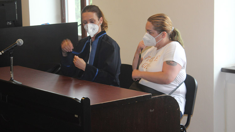 Do otce zabodla dlouhý nůž, vězení se vyhne