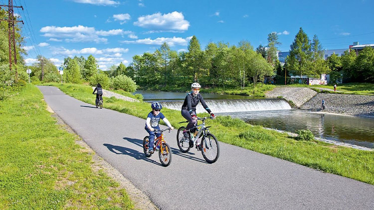 Cyklistům se blýská na lepší časy. Kraj jednal o nové koncepci cyklostezek