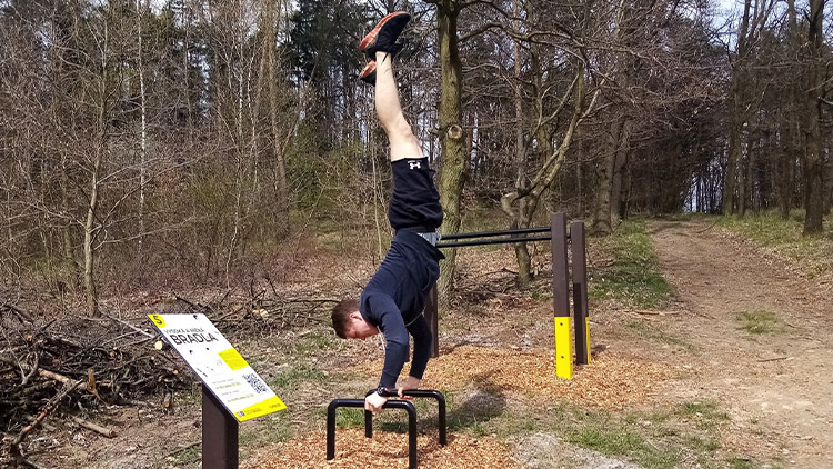 Na Fit stezce u Hluchova se už cvičí