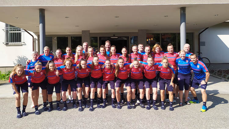 Pavel Navrátil opět lékařem fotbalistek ČR U19, jež vede jeho syn Jan, včetně Terezie Ohlídalové