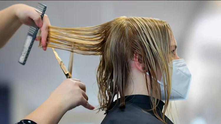 Stříhají se sami doma