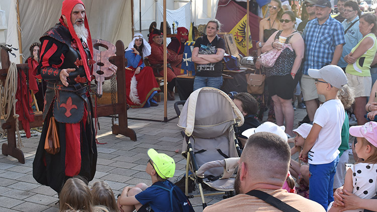 Kat vyděsil, ale také pobavil