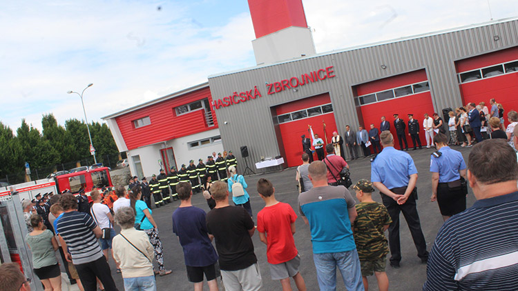 Sen se stal skutečností! V Kostelci si hasiči převzali novou zbrojnici