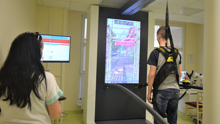 Při rehabilitacích pacienti využívají také virtuální realitu