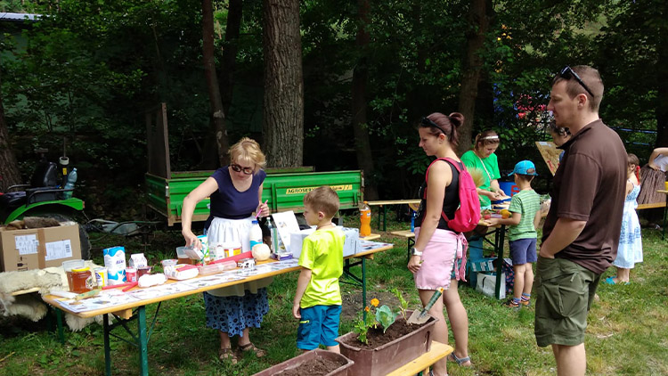 Biotop v Otaslavicích otevřel sezónu  dětským dnem  i s večerním promítáním