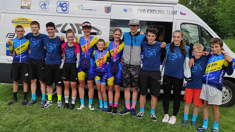 Dalších pět medailí do sbírky přidala prostějovská cyklistika ze silničního šampionátu ČR mládeže!