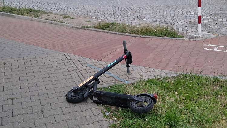 Problémy s koloběžkami narůstají