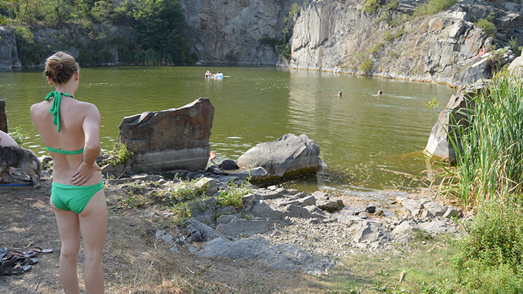 Pohádkový lom v Drysicích  láká nejen plavce