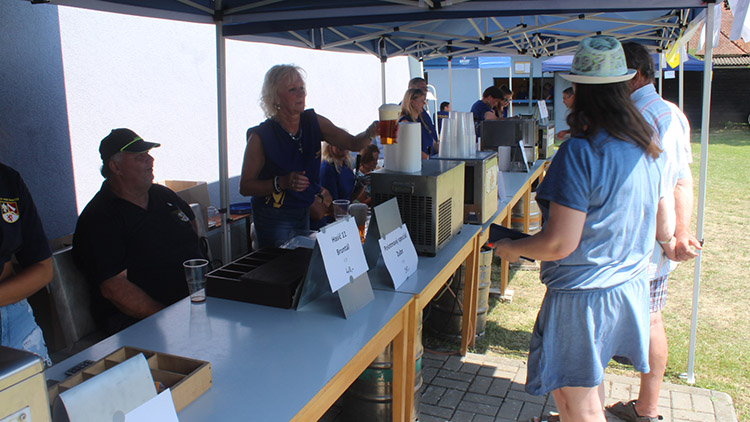 Pivo teklo pod Kosířem proudem