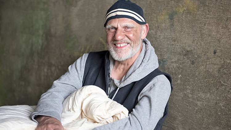 Bezdomovec nafingoval přepadení