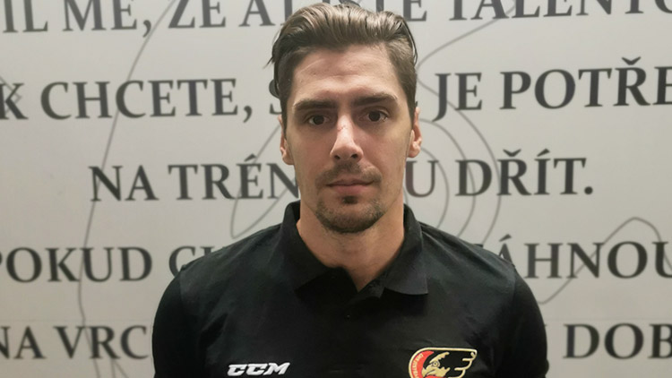 „Za mě je určitě lepší individuál,“ říká  o letní přípravě nový útočník  Jestřábů Tomáš Jiránek. Proč?