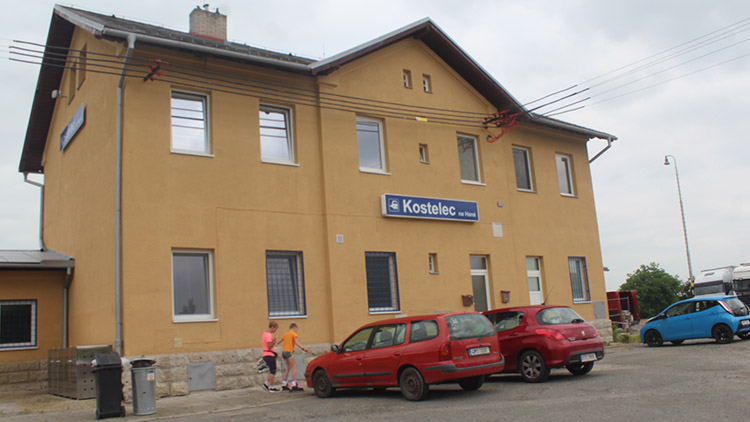 Kostelecké nádraží dostalo nový kabát a převezme řízení provozu  za místní v Prostějově