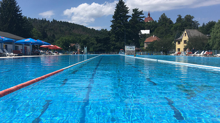 „Postup vlády nás znechutil!“  říká starosta obce provozující koupaliště