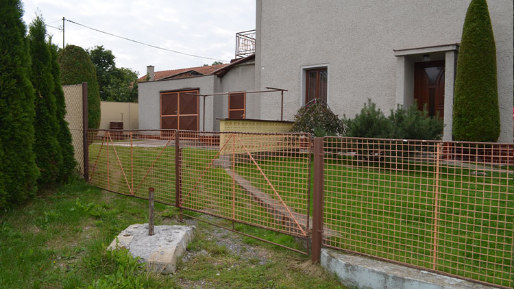 Akční úředník chce zatarasit lidem přístup na zahrady