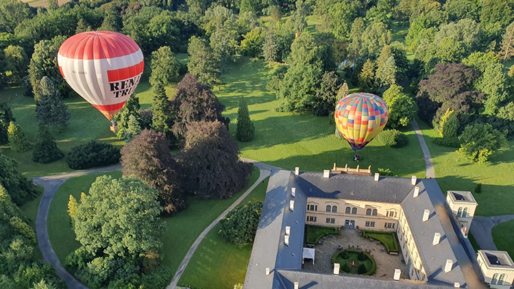 Nádhera! Balóny vzlétly  i nad zámek