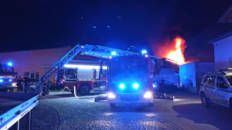 Požár skladovacích hal v Jeseníku
