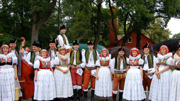 Kralické hody lákají na kroje, králíky i pěnu