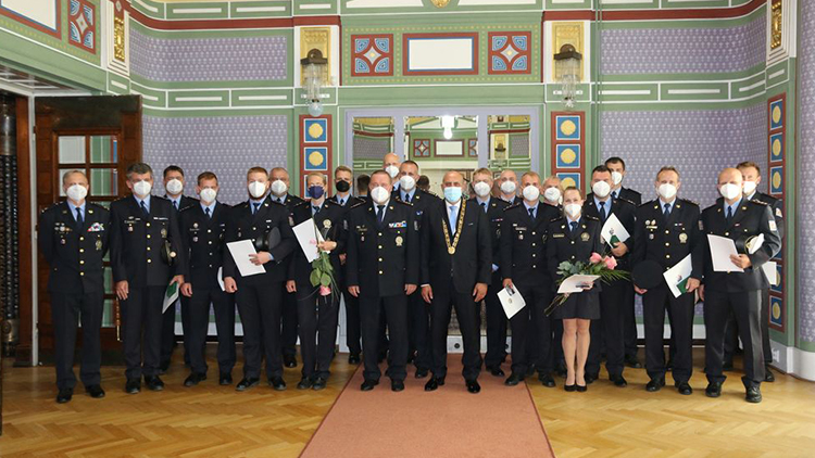 Na radnici byli oceněni nejlepší policisté roku 2020