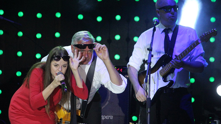 Náměstí jako šapitó!  A v něm divoká Laura  i se svými tygry