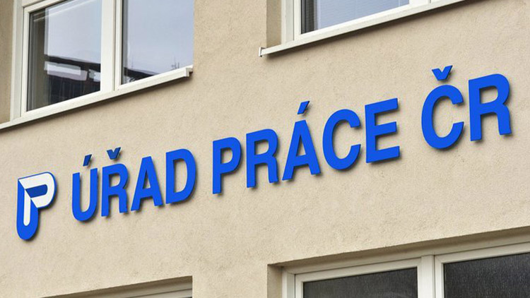 Stále klesá, stále klesá. Lidí bez práce ubylo i v červenci