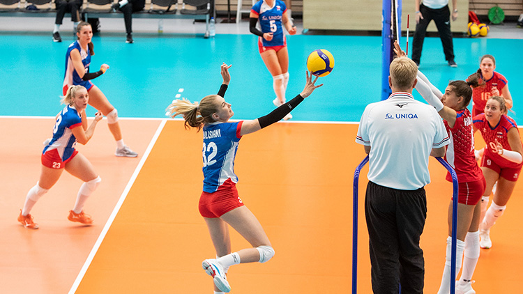 Simoně Bajusz a Karolíně Fričové začíná ME!