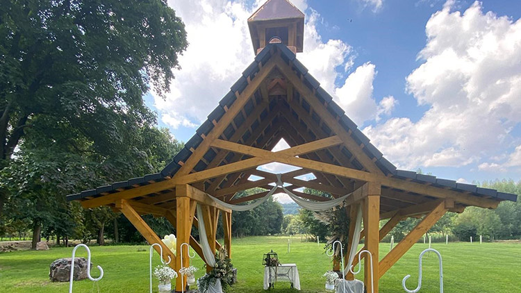 Na „Běláku“ vyrostla nová svatební kaple