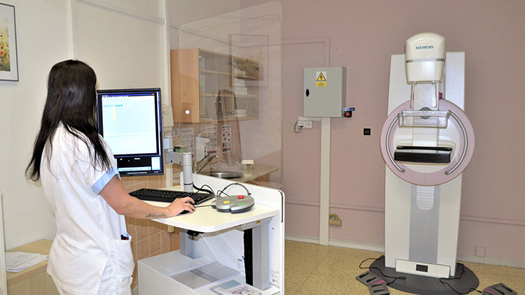 Ženy odkládaly prevenci, specialisté  zvou na mamografické vyšetření