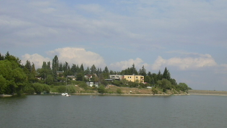 Vody v přehradě přibývá