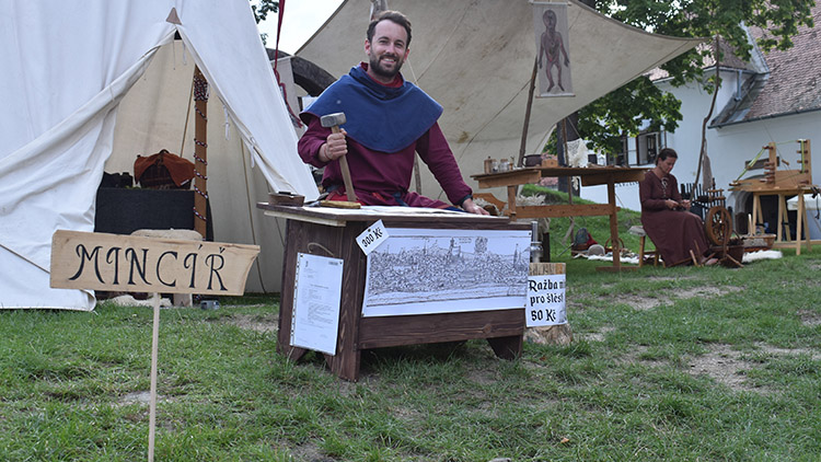 Plumlovský zámek obsadili řemeslníci i mistři ohňů  