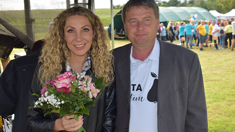 Pugét pro Lounovou,  potom pád z pódia!