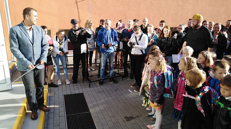 Děti se vrátily do školních lavic