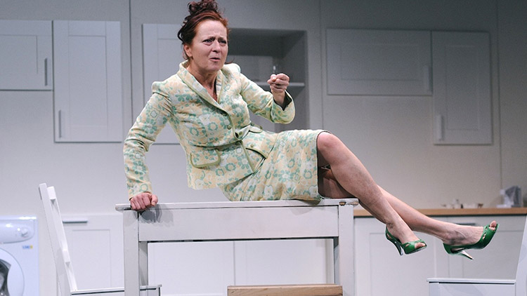 Hvězdná herečka v Čechách pod Kosířem: Simona Stašová excelovala v zámeckém parku