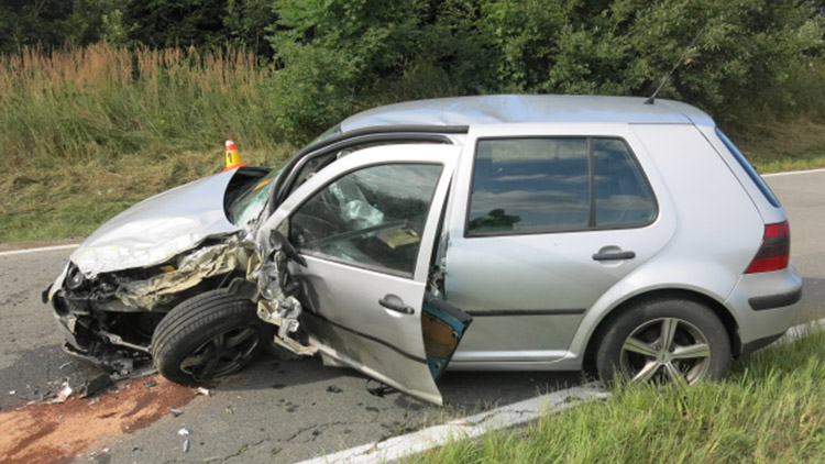 V protisměru napálil do „pošťáka“
