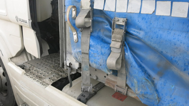 Měl dvě promile a řídil náklaďák