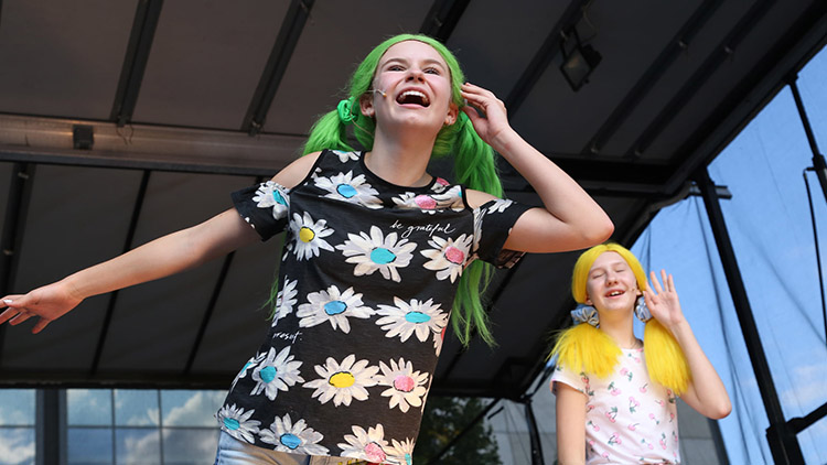 Závěr Prostějovského léta patřil zpívajícím lolitkám