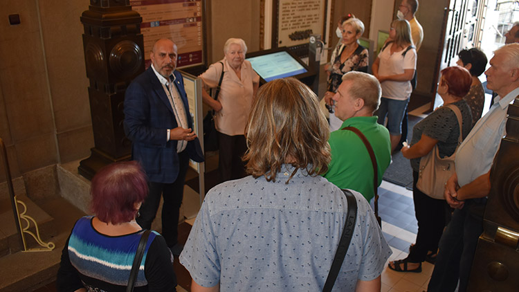 Primátor provedl zájemce radnicí