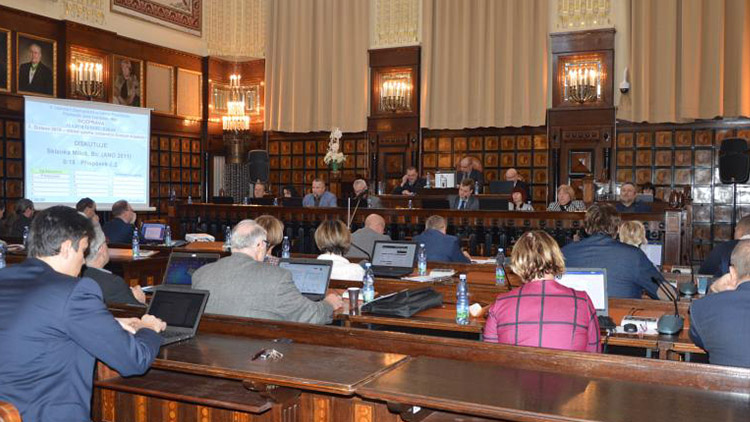 Zastupitelstvo bude v úterý  jednat také o úvěru